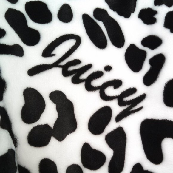 Juicy Couture Oversized Throw Blanket Fleece Plush - Picture 4 of 6